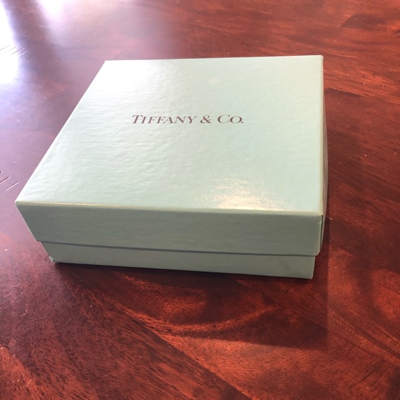 TIFFANY & Co. Gift Box and Pouch 🦋 - Picture 3 of 6